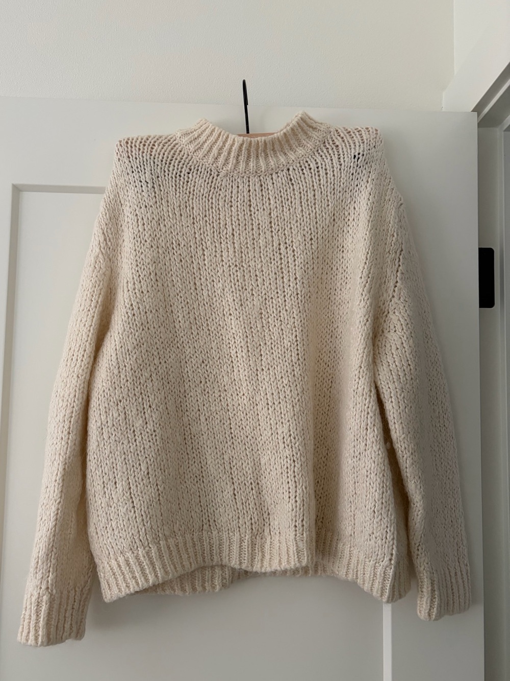 White Cream Sweater. Zara. Size S. New